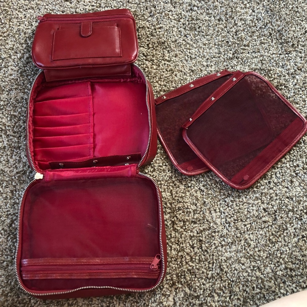 NWOT Dillard’s Makeup Bag